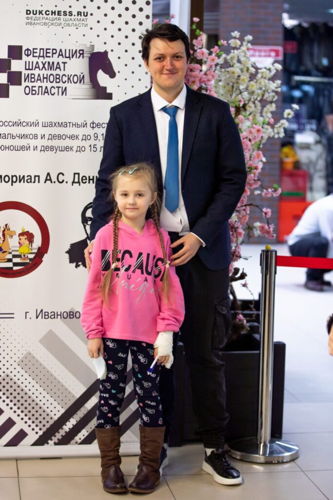 Лекция и сеанс одновременной игры от чемпиона мира гроссмейстера Данилы Павлова в ТРЦ "Евролэнд" в рамках всероссийских соревнований по шахматам